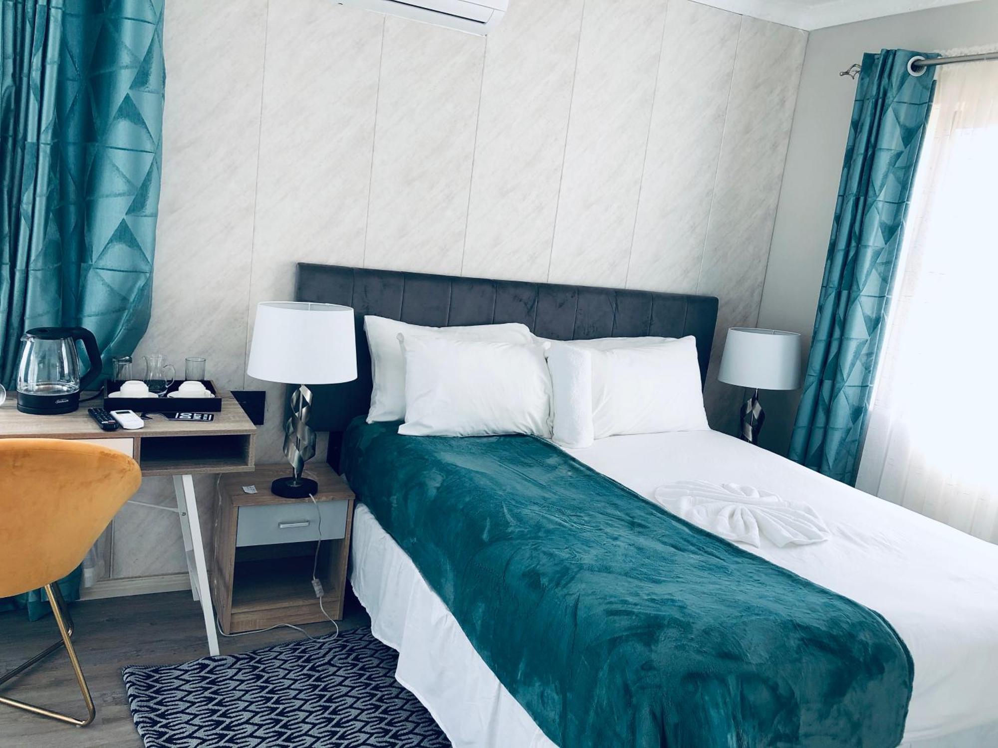 Gabz Airport Inn Gaborone Bagian luar foto